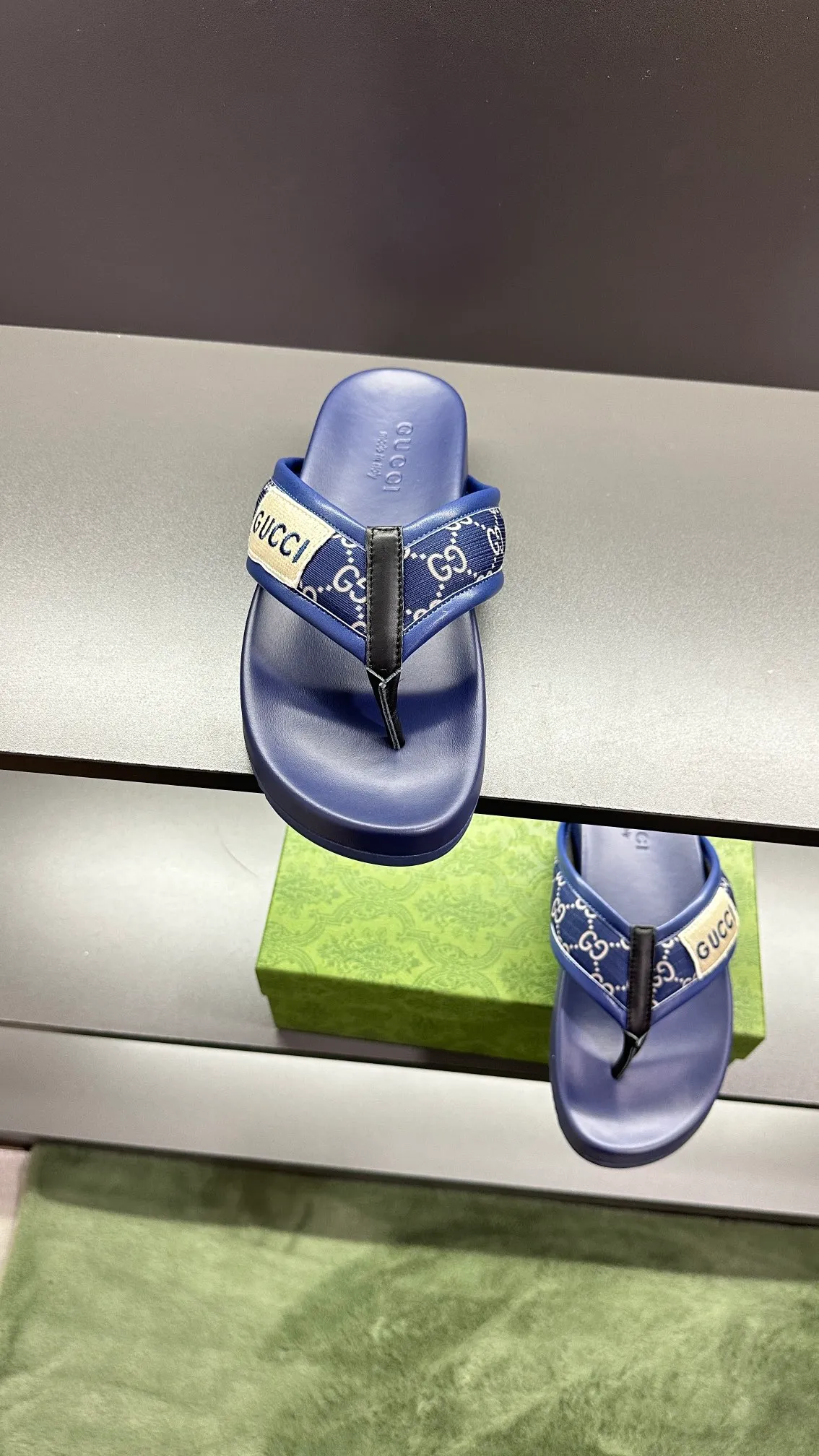 [G Family Couple Style] P: 300💰Female size 36~40 Men's size 39~45, (46. Custom-made Unisex GG slippers This slipper is made of GG polyester fiber and is decorated with a Gucci label on the front, adding a striking logo feel to the style. Beige GG recycled polyester fiber Unisex leather trim "Gucci Made in Italy" embroidered label Rubber sole Flat Made in Italy